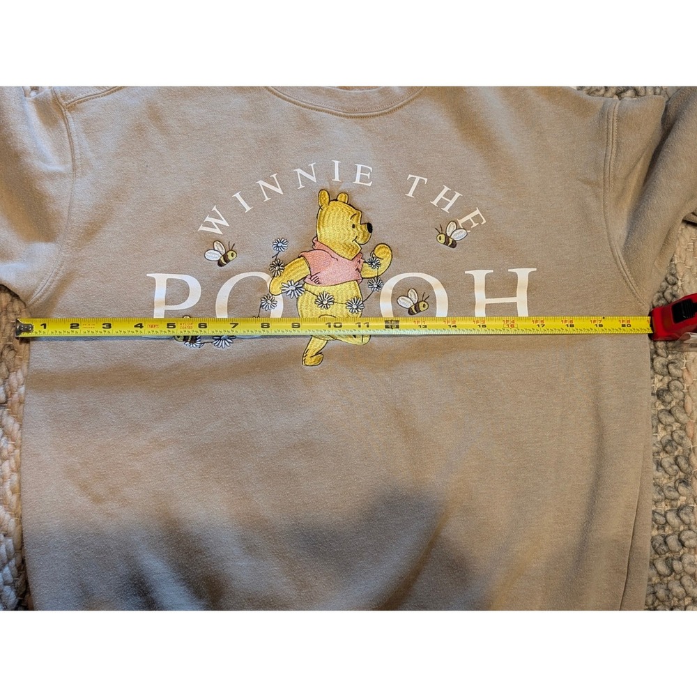 Disney Winnie the Pooh Embroidered Sweatshirt Tan Crewneck Small Bees Daisies - Picture 6 of 8